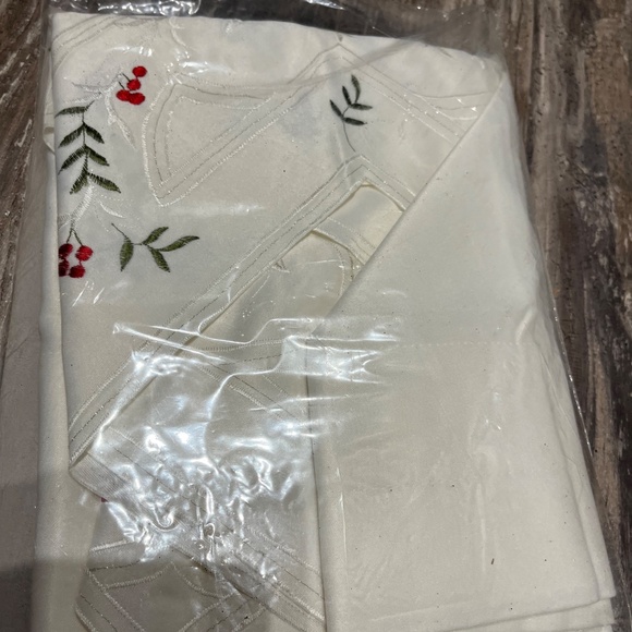 Christmas mantel scarf - Picture 2 of 2